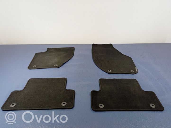 Volvo V40 Rivestimento pavimento anteriore 01