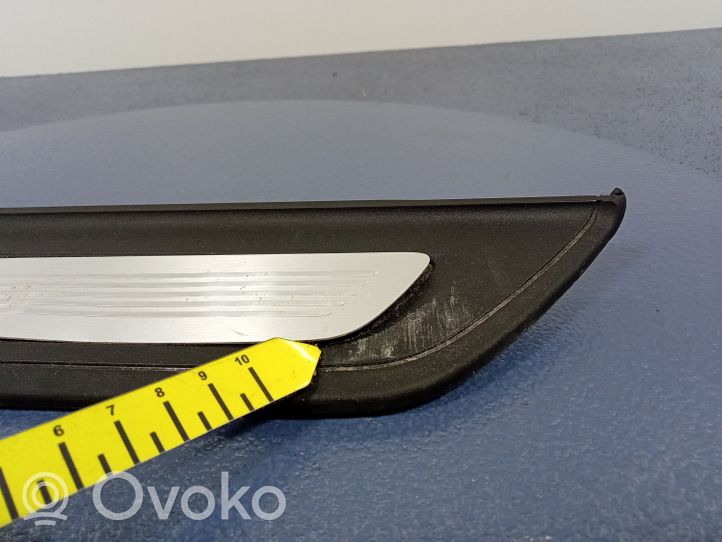 BMW 5 G30 G31 Rivestimento vano piedi laterale 8061056