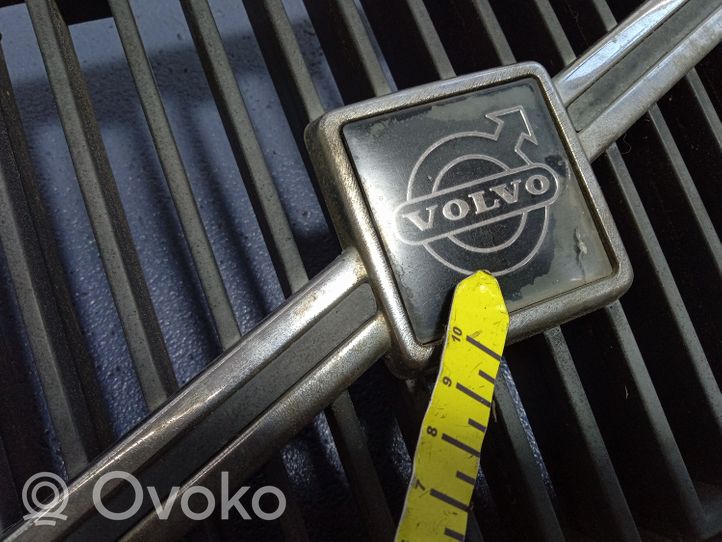 Volvo 740 Front grill 1