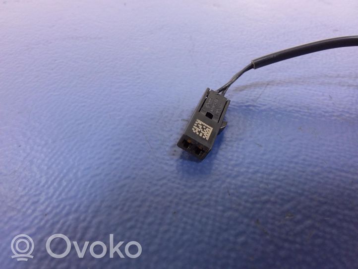Skoda Octavia 985 Передний ремень безопасности 8Y0857755