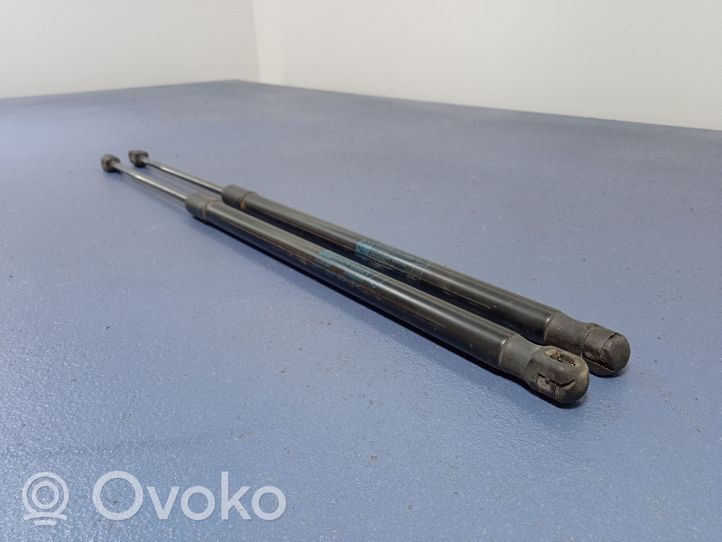 Opel Vectra C Staffa di rinforzo per ammortizzatore bagagliaio 13247867