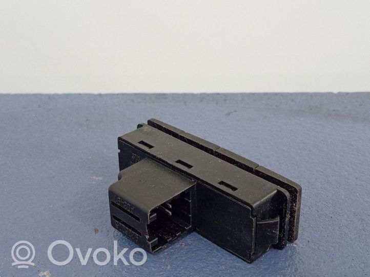 Opel Signum Interruptor de calefacción del asiento 9226205