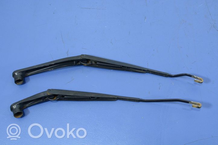 Dodge Magnum Front wiper blade arm 