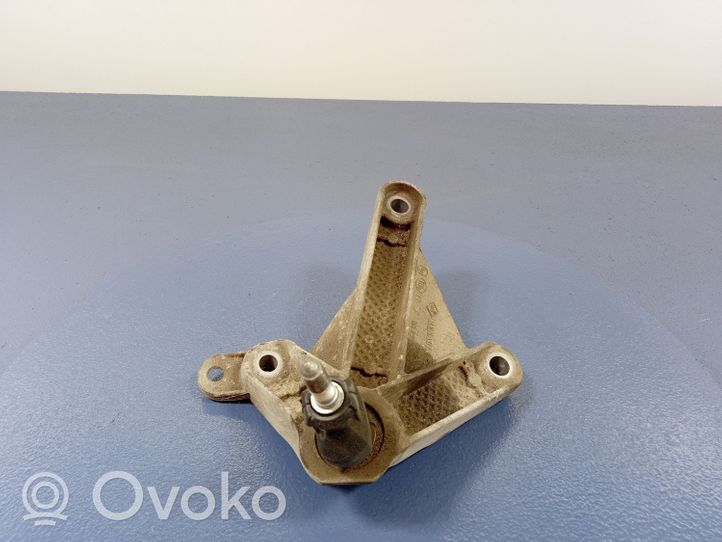 Dacia Logan I Gearbox mounting bracket 8200457080