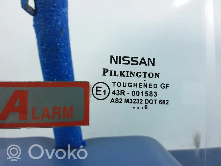 Nissan Note (E11) Szyba drzwi tylnych 