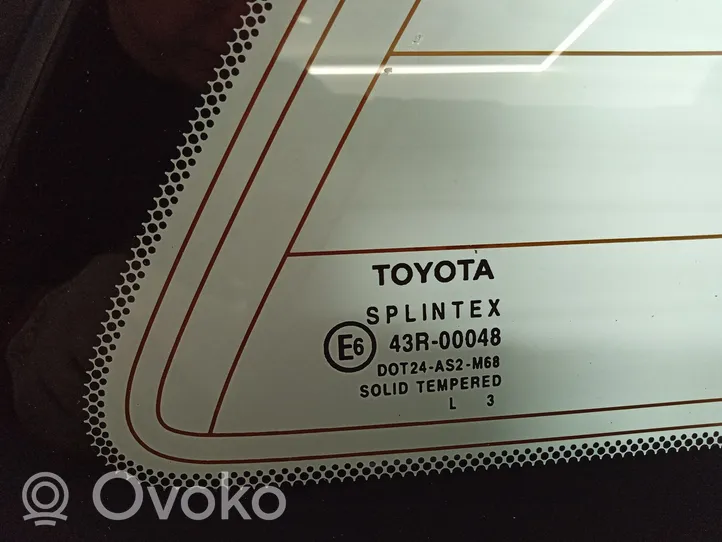 Toyota Avensis T250 Finestrino/vetro retro 01