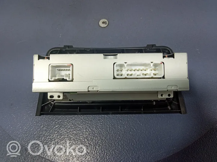 Toyota Yaris Verso Radio/CD/DVD/GPS-pääyksikkö 86110-52030