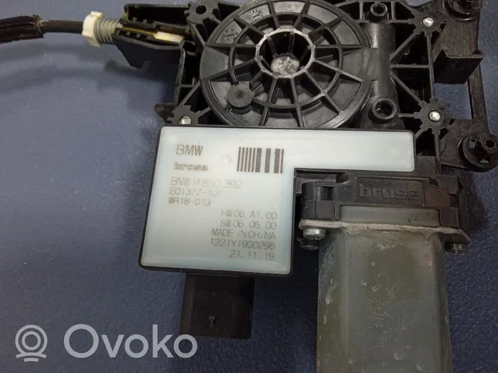 BMW 2 F44 Elektryczny podnośnik szyby drzwi przednich 9851142