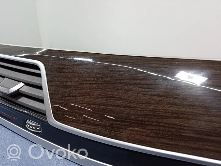 BMW 7 G11 G12 Galinio slenksčio apdaila (išorinė) 6822159