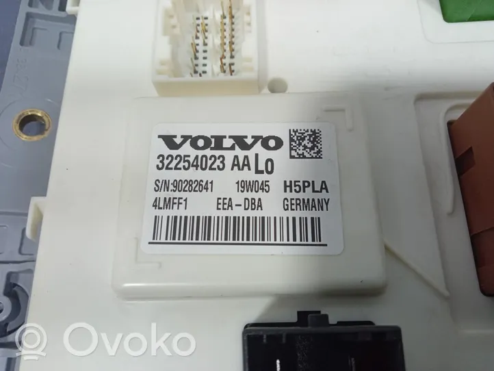 Volvo XC60 Comfort/convenience module 32254023AA