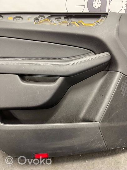 Mercedes-Benz GL X166 Rivestimento del pannello della portiera anteriore A1667270189