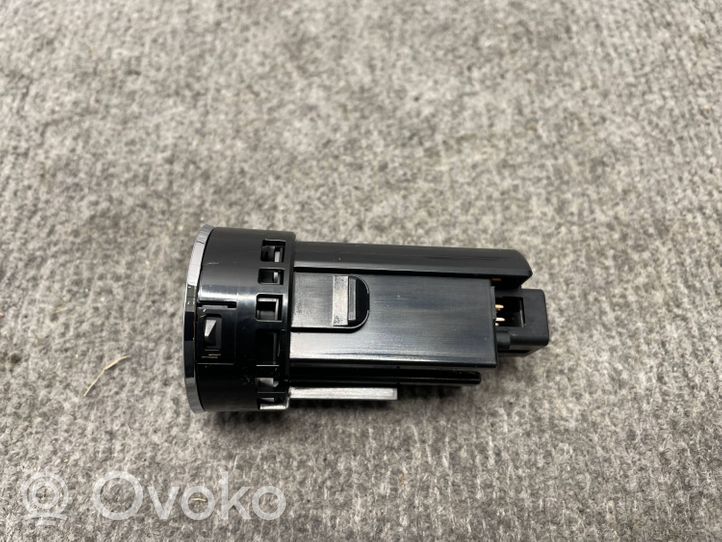 Toyota RAV 4 (XA50) Interruttore a pulsante start e stop motore 15F032E