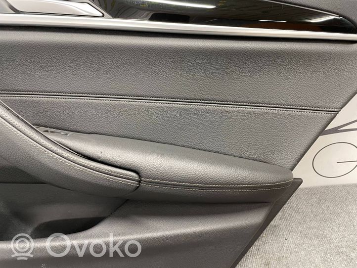 BMW 5 G30 G31 Rivestimento del pannello della portiera posteriore 2845388
