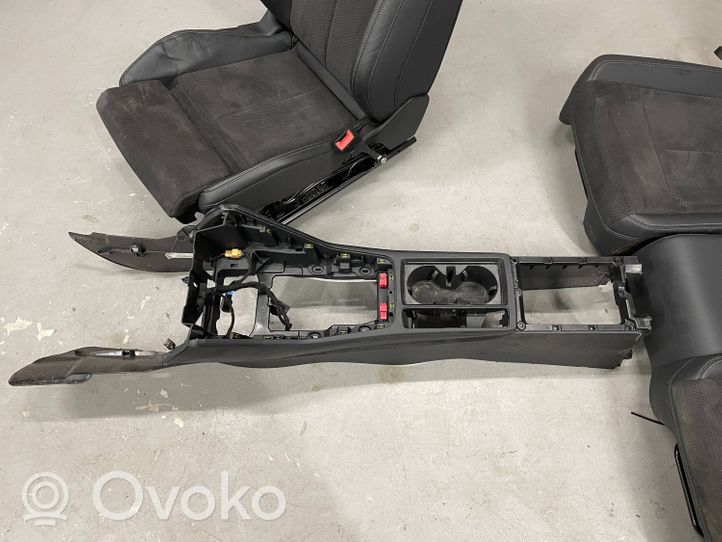 Audi Q3 F3 Tapicerka / Komplet 83A867487