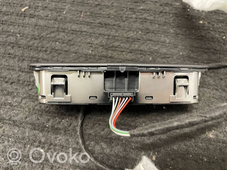 Audi Q3 F3 Lampka podsufitki tylna 8V0847111A