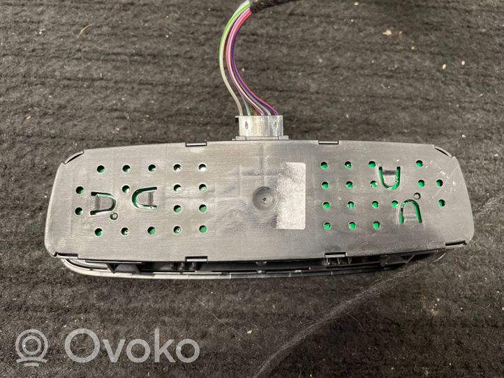 Audi Q3 F3 Lampka podsufitki tylna 8V0847111A