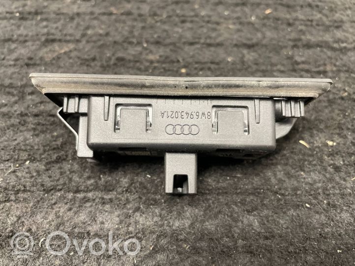 Audi Q3 F3 Rekisterikilven valo 8W6943021A