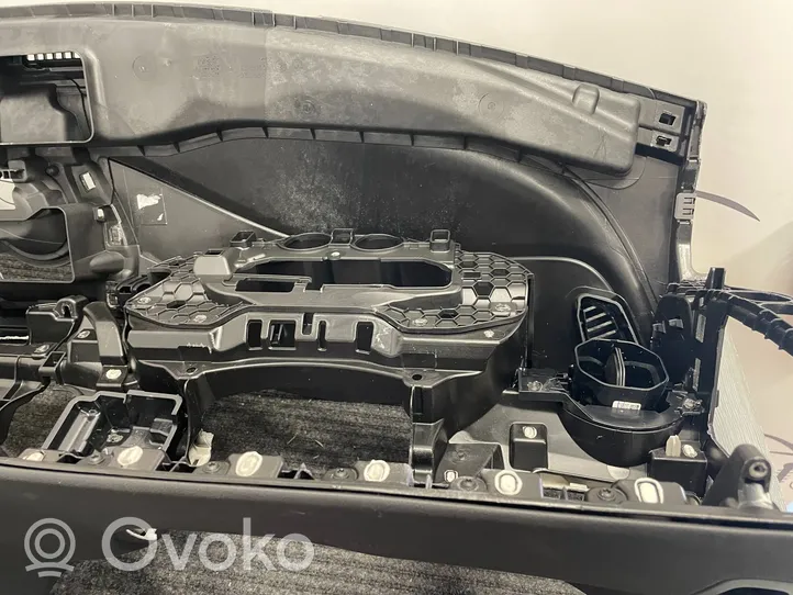 Mercedes-Benz C W205 Panel de instrumentos 