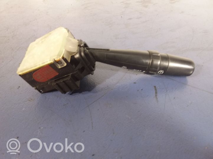 Toyota Avensis Verso Pyyhkimen/suuntavilkun vipukytkin 64652-28840