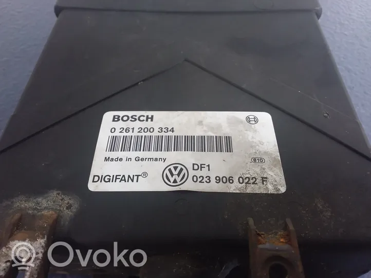 Volkswagen Transporter - Caravelle T4 Motorsteuergerät ECU 0261200334