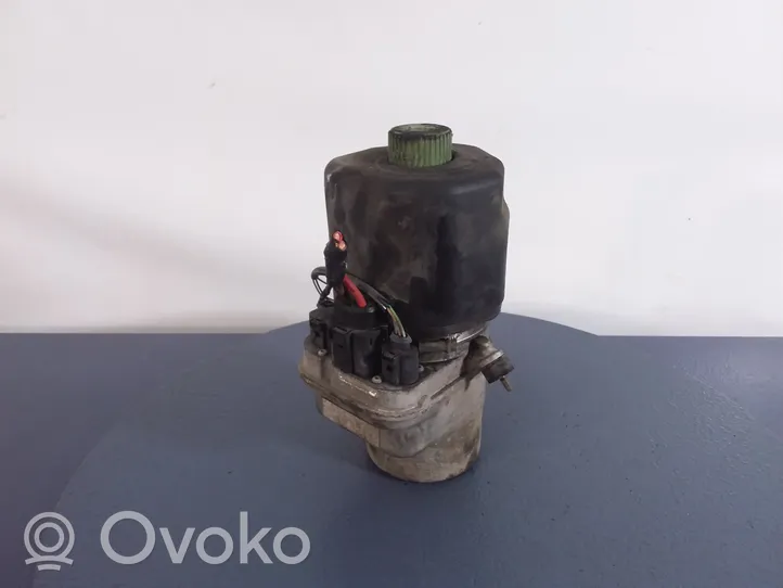 Skoda Fabia Mk1 (6Y) Power steering pump 01