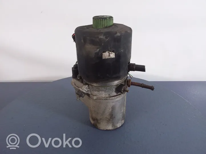 Skoda Fabia Mk1 (6Y) Power steering pump 01