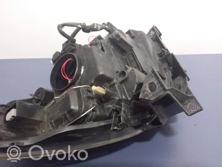 Renault Clio III Lampa przednia 7701061075