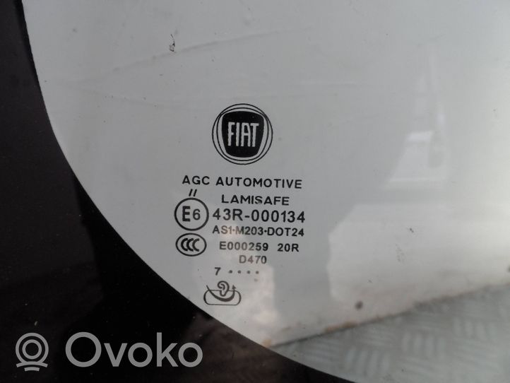 Fiat 500L Front windscreen/windshield window 