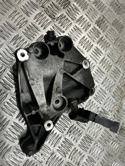 Alfa Romeo Giulietta Staffa di montaggio del compressore dell’A/C 55225455