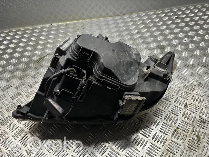 BMW 3 E90 E91 Lampa przednia 6942744