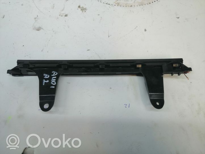 Audi A2 Trzecie światło stop 8Z0945097