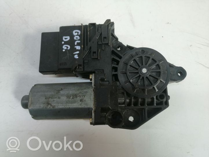 Volkswagen Golf IV Moteur de lève-vitre de porte arrière 101438202