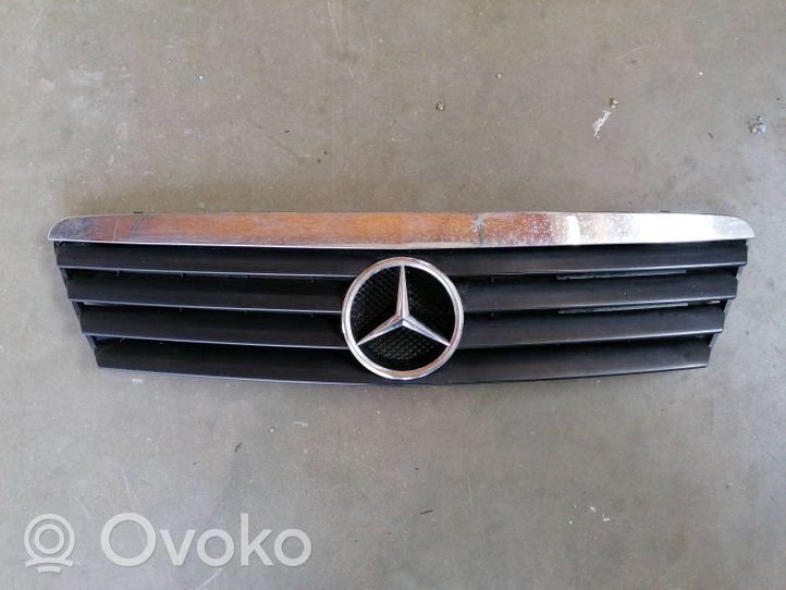 Mercedes-Benz A W168 Grille calandre supérieure de pare-chocs avant 1688801483