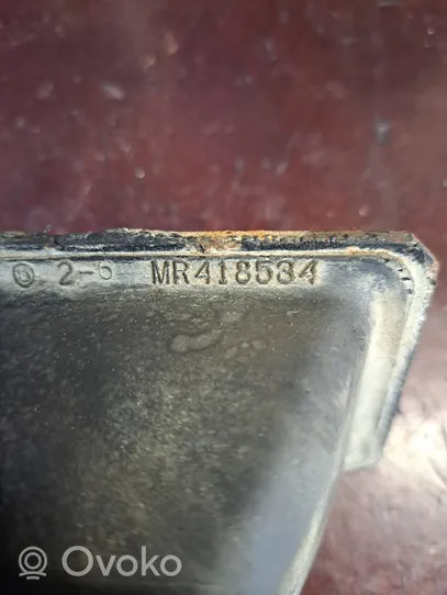 Mitsubishi Pajero Другая деталь дна MR418534