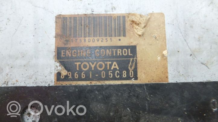 Toyota Avensis T250 Moottorin ohjainlaite/moduuli 8966105C80