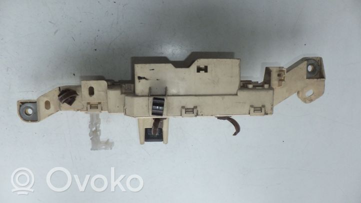 Toyota Land Cruiser (J100) Module de fusibles 