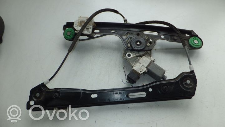 BMW 1 E81 E87 Moteur de lève-vitre de porte avant 7067795