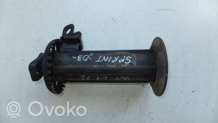 Mercedes-Benz Sprinter W901 W902 W903 W904 Lewarek samochodowy A9015800118