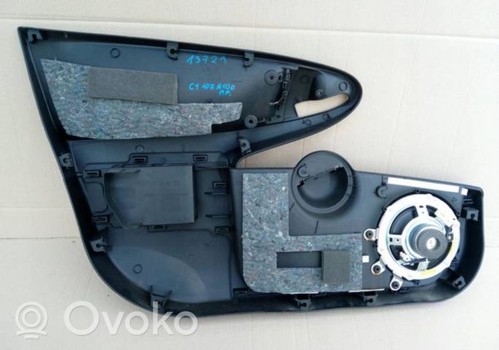 Toyota Aygo AB10 Boczki / Poszycie drzwi przednich 