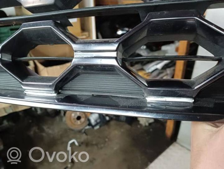 Hyundai Santa Fe Etupuskurin ylempi jäähdytinsäleikkö 86366S1110