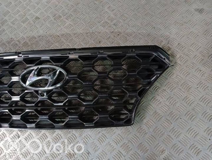 Hyundai Santa Fe Etupuskurin ylempi jäähdytinsäleikkö 86366S1110