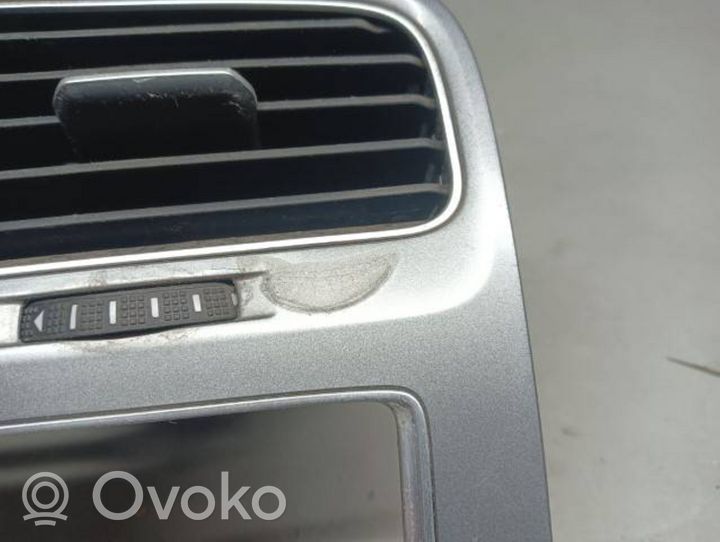 Volkswagen Golf VII Radio/GPS head unit trim 5G1819743