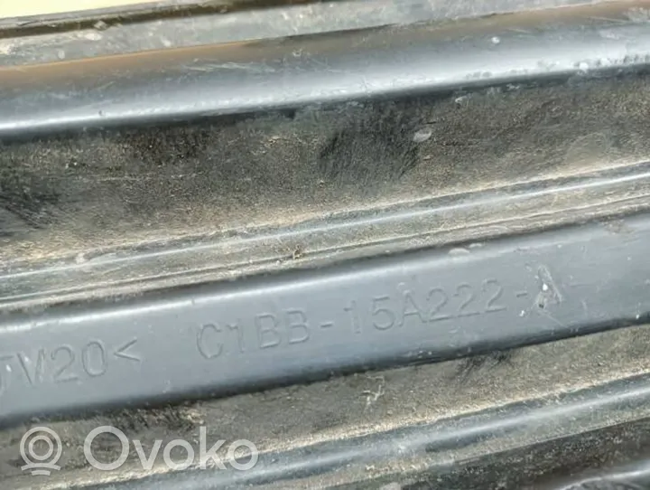 Ford Fiesta Grotelės apatinės (trijų dalių) C1BB15A222A