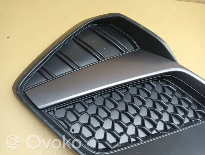 Audi A1 Grille inférieure de pare-chocs avant 82A807681D