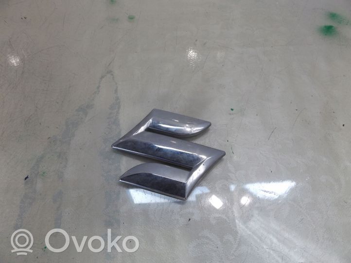 Suzuki Ignis Logo, emblème de fabricant 