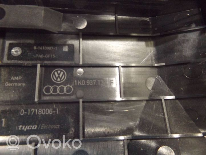 Volkswagen PASSAT B6 Coperchio scatola dei fusibili 1k0937132f