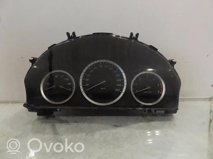 Mercedes-Benz C AMG W204 Tachimetro (quadro strumenti) A2045409848