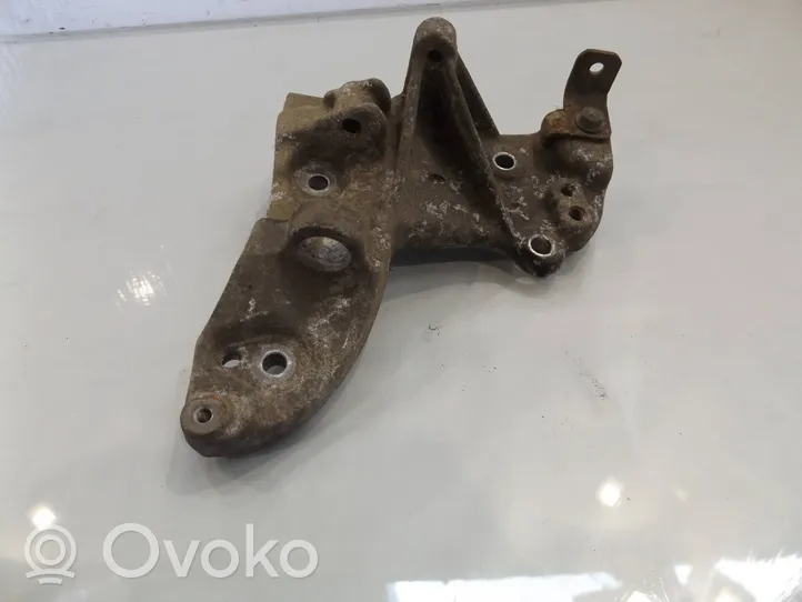 Citroen C3 Engine mounting bracket 