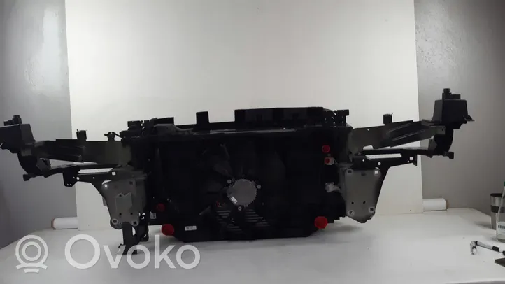 Volvo XC40 Pannello di supporto del radiatore 