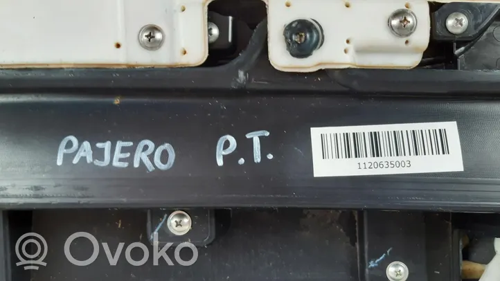 Mitsubishi Pajero Takaoven verhoilu 7222A190ZZ